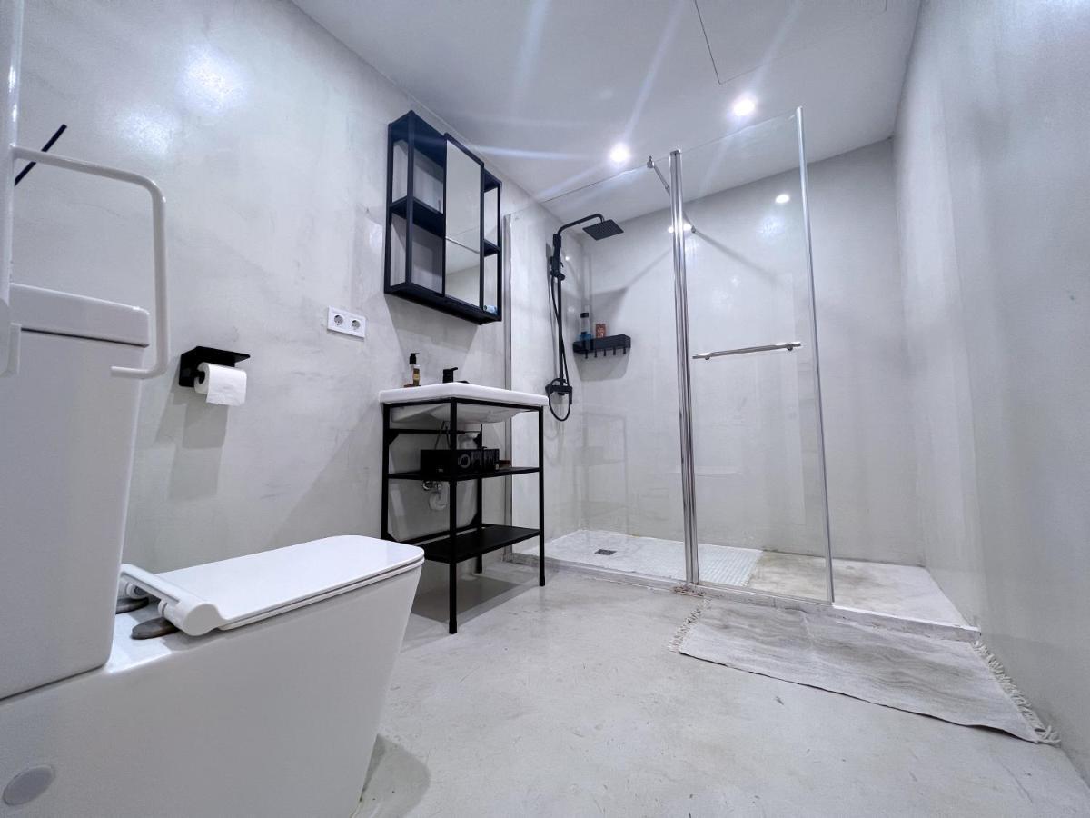 Hug Hotel2022 El Carrer del Canonge Екстериор снимка
