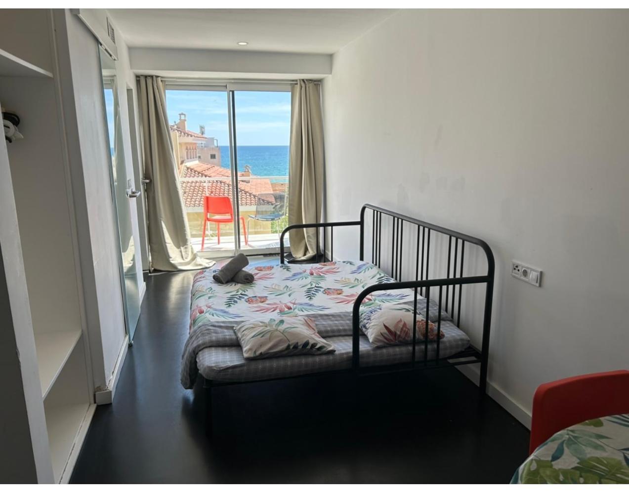 Hug Hotel2022 El Carrer del Canonge Екстериор снимка